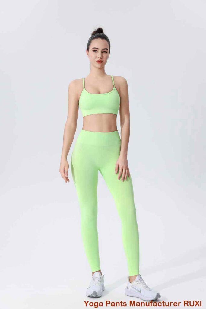 Pantalones de yoga de corte acampanado cortos para mujer