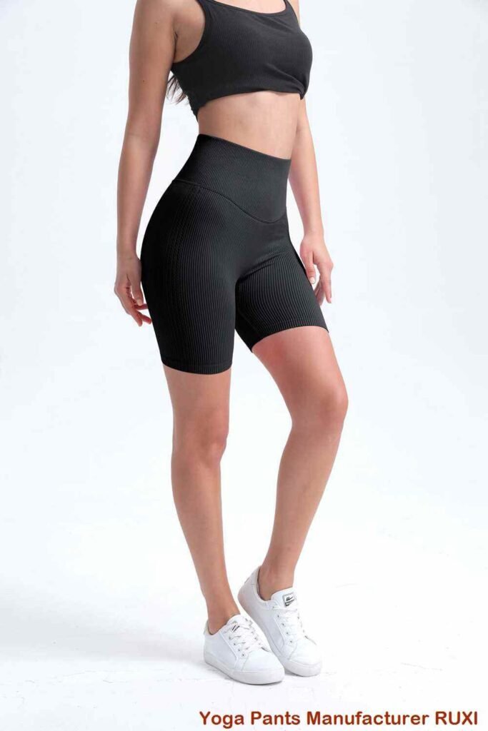 Pantalones cortos de yoga largos con bolsillos para mujer